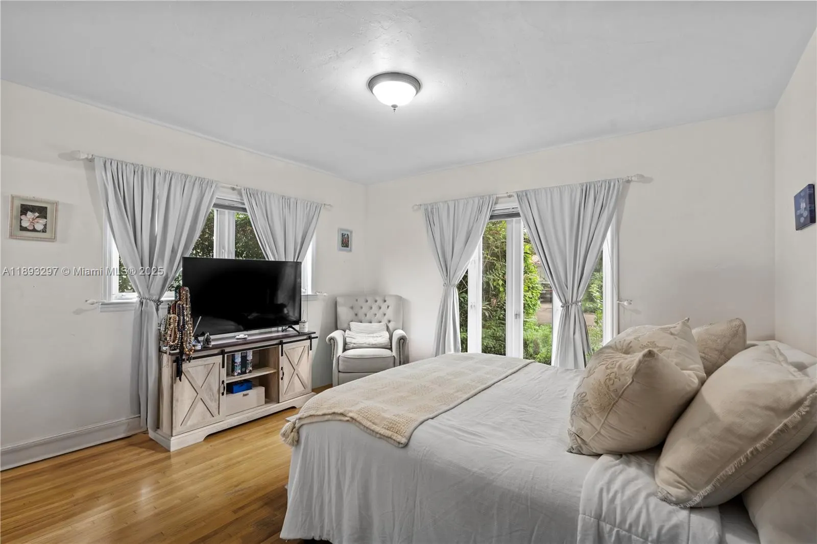 1433 Ortega Ave