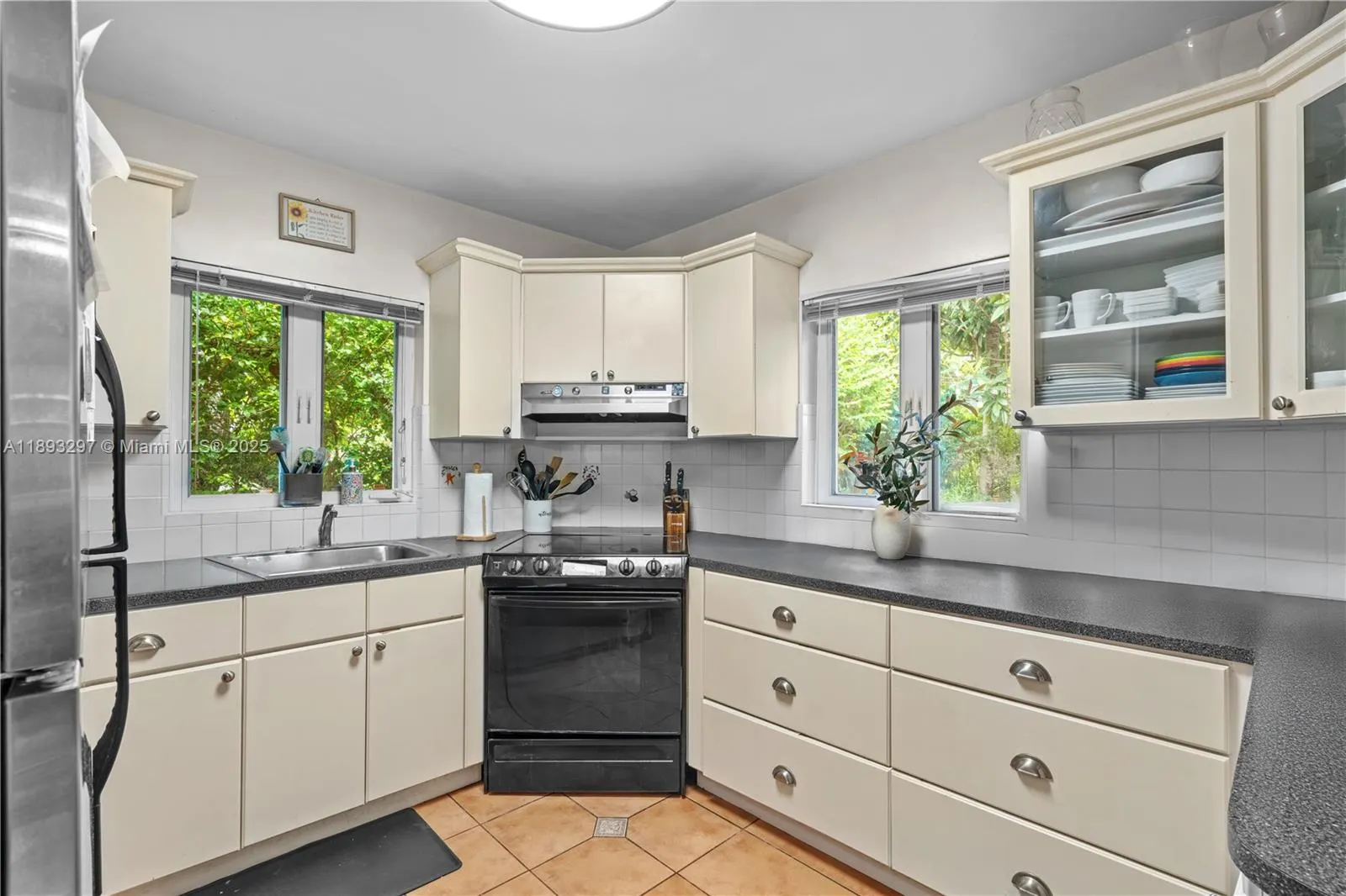 1433 Ortega Ave