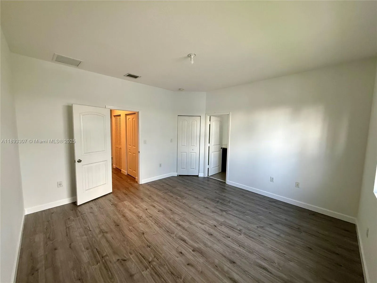 1075 NW 33rd Mnr