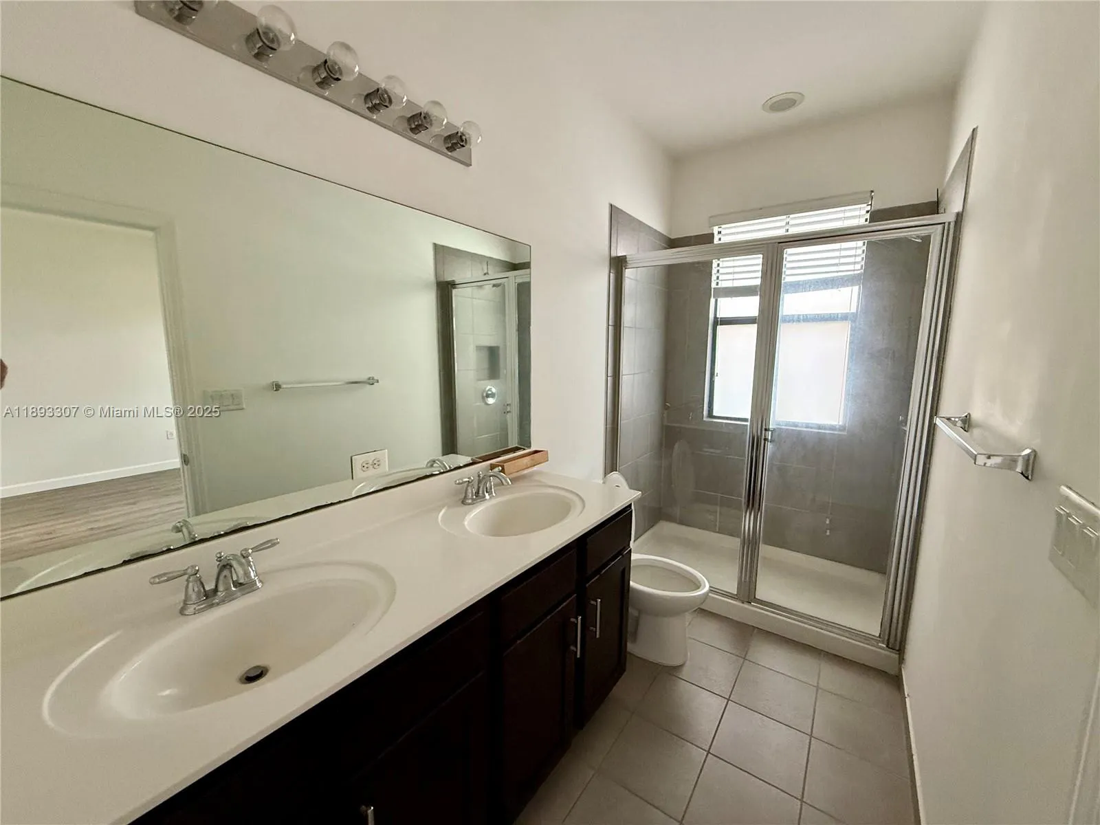 1075 NW 33rd Mnr