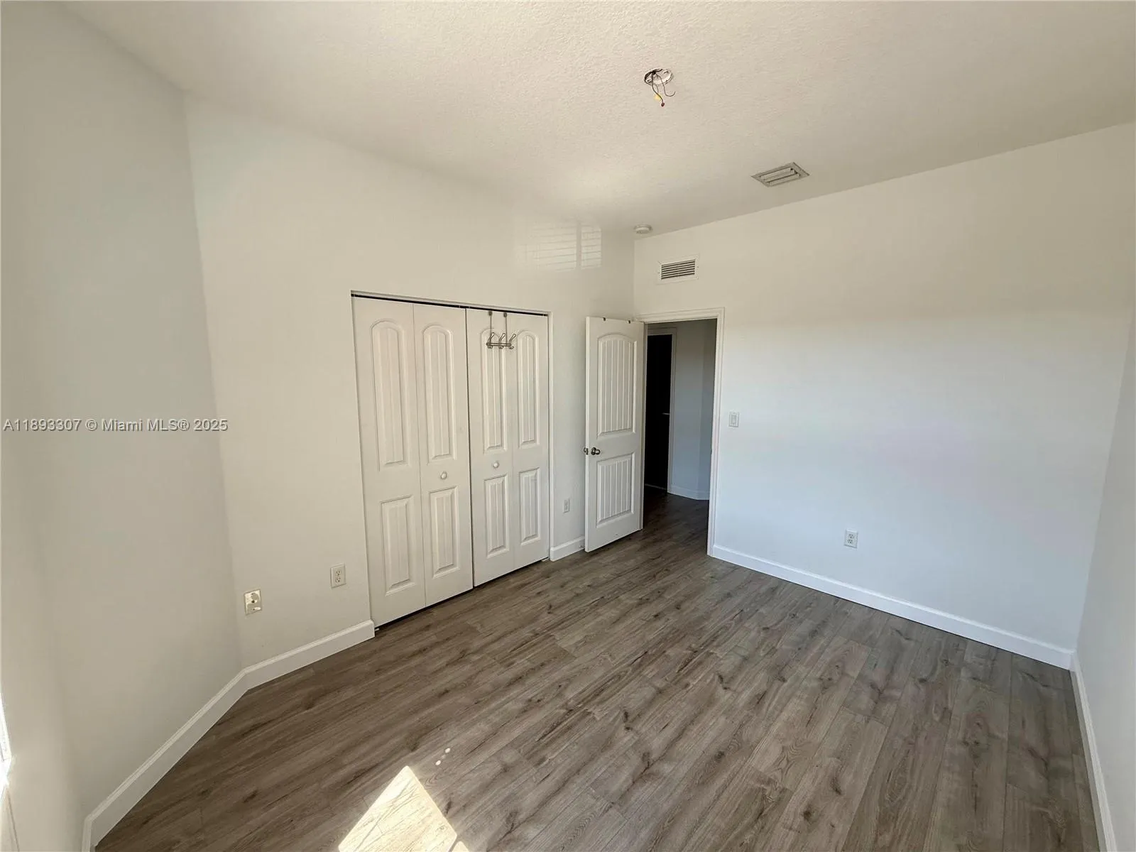 1075 NW 33rd Mnr
