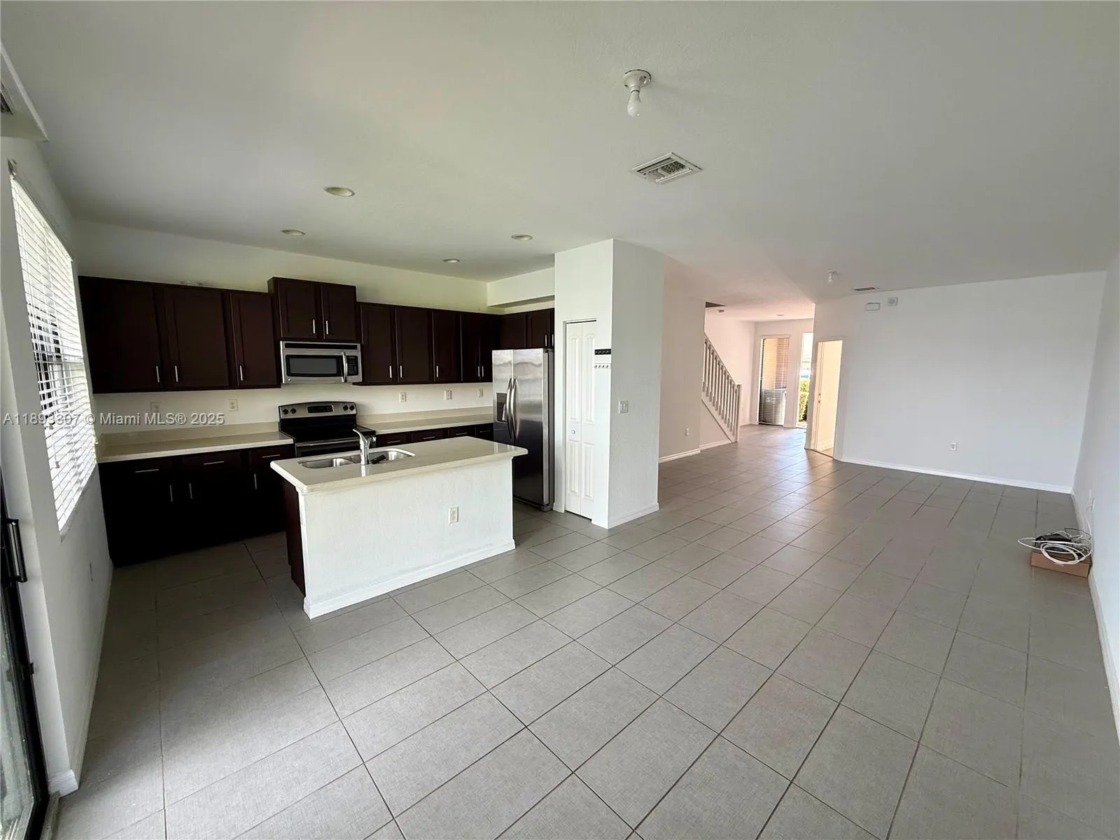 1075 NW 33rd Mnr