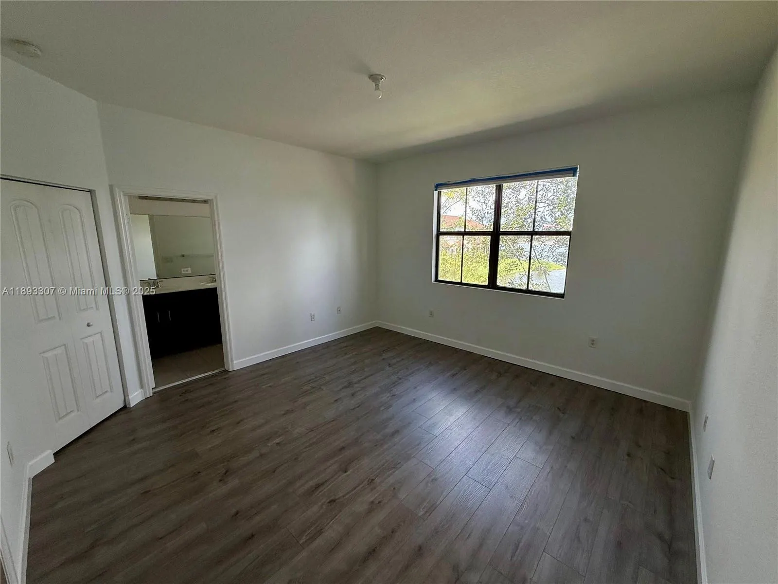 1075 NW 33rd Mnr