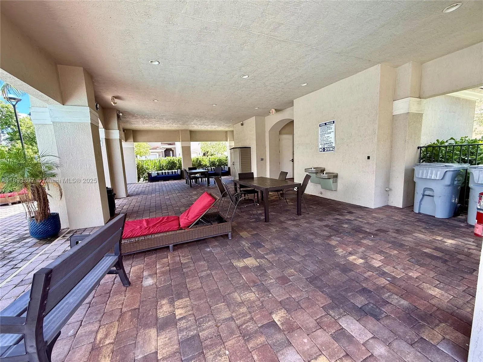1075 NW 33rd Mnr