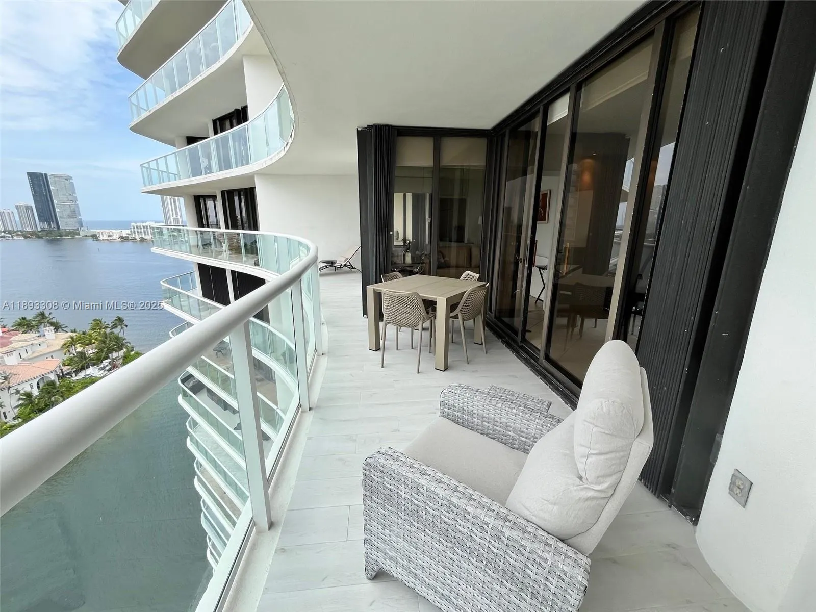 4000 ISLAND BL, #1905