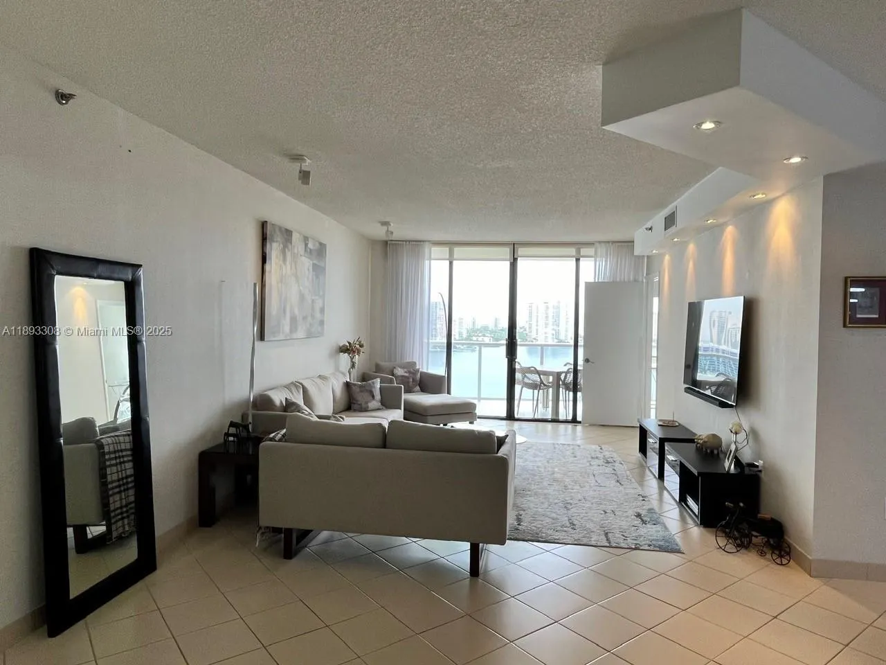 4000 ISLAND BL, #1905