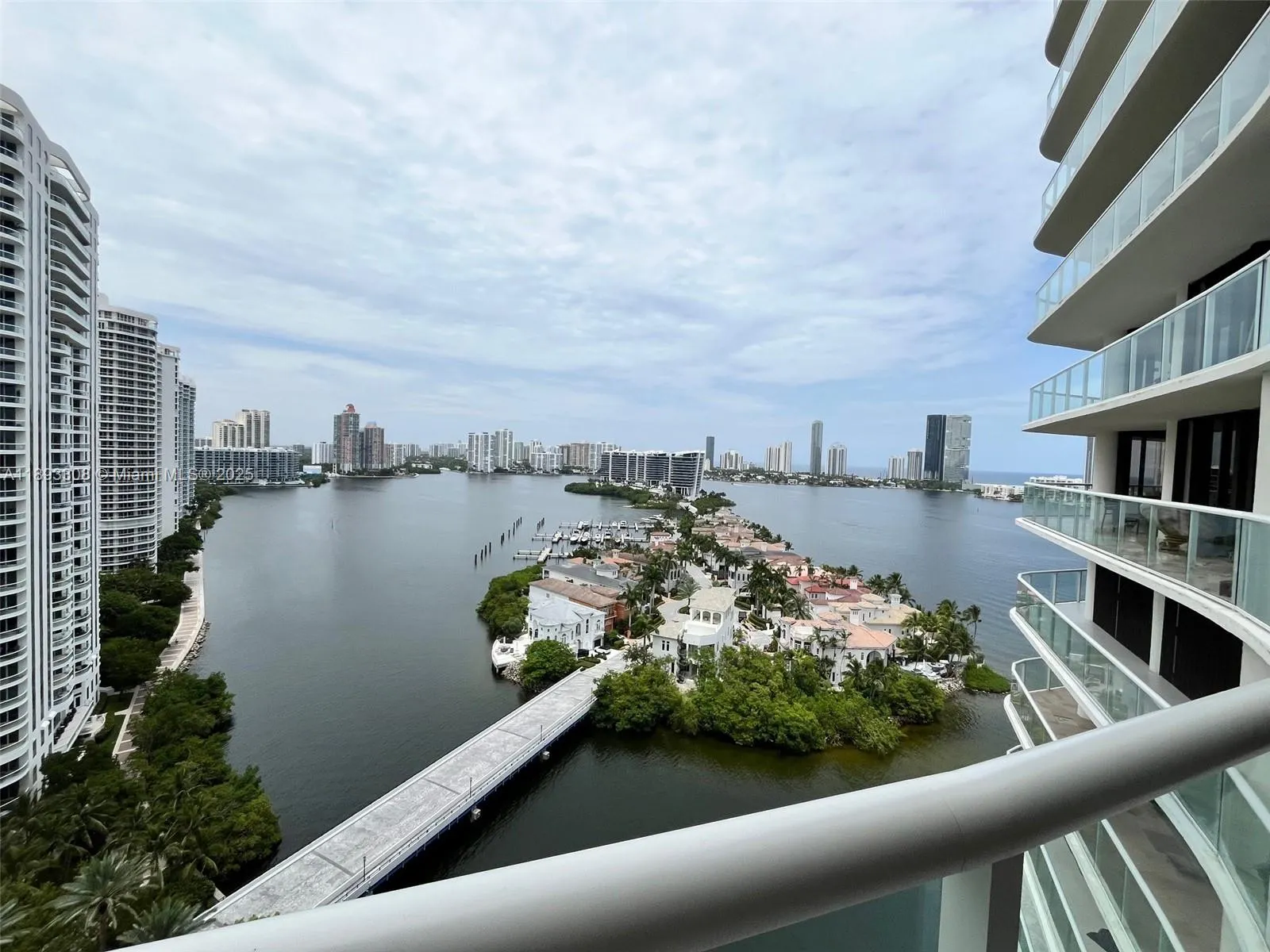 4000 ISLAND BL, #1905