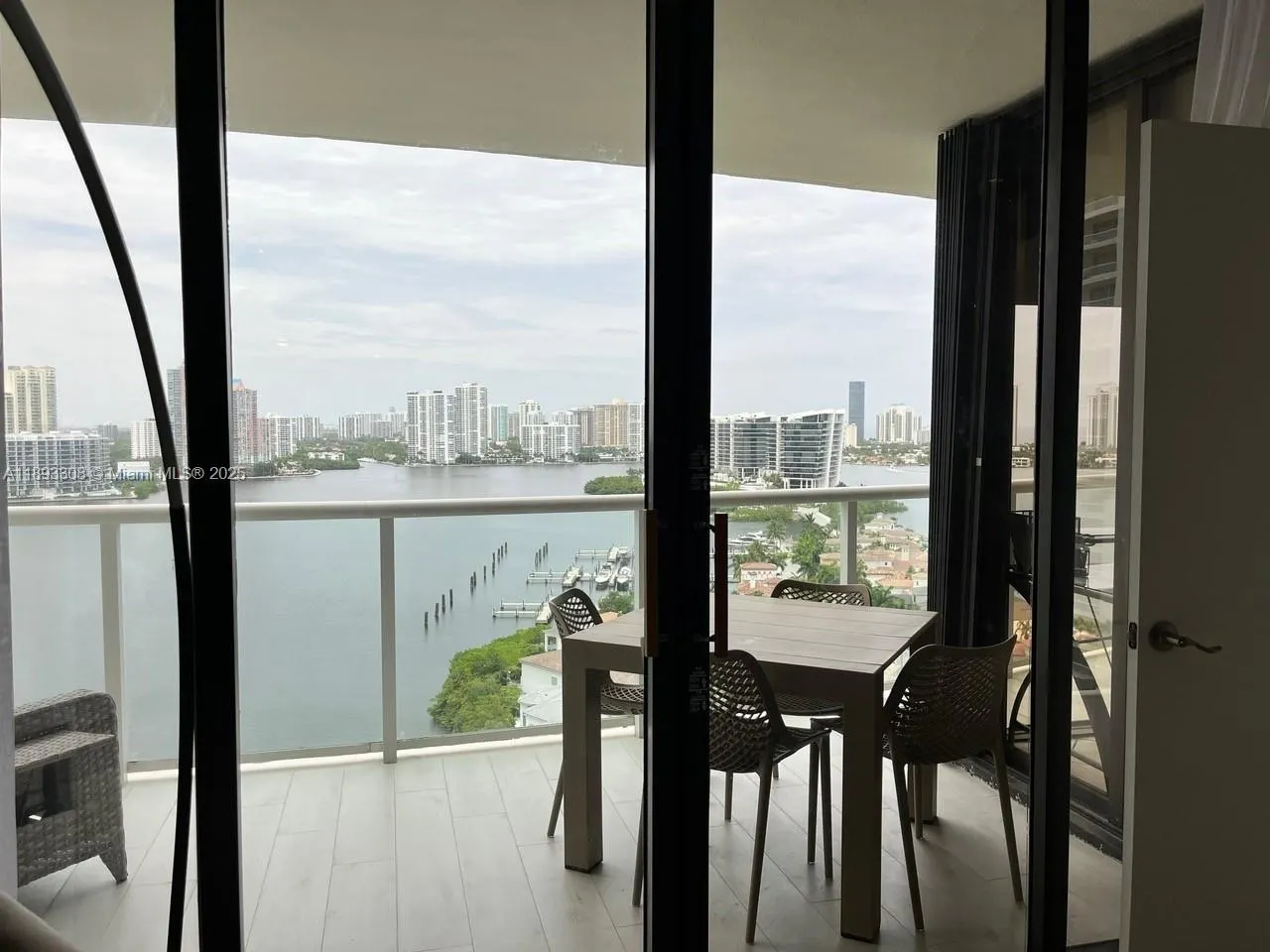 4000 ISLAND BL, #1905