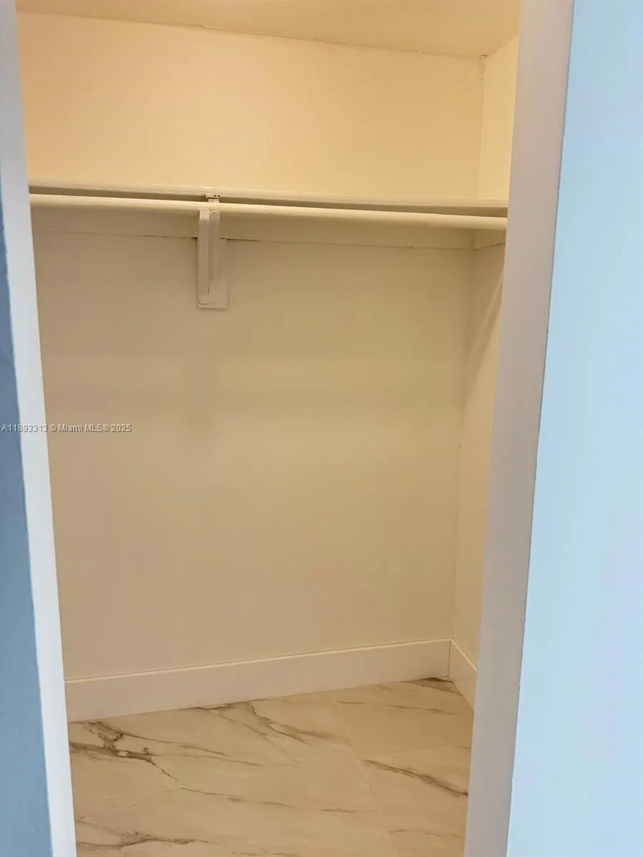 7101 Byron Ave, #504