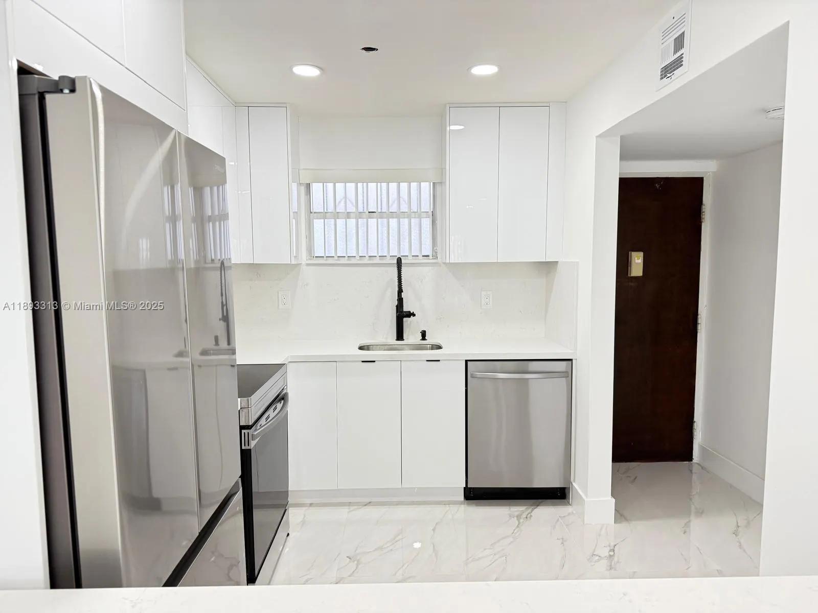 7101 Byron Ave, #504