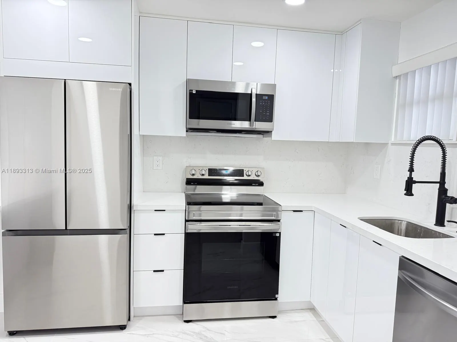 7101 Byron Ave, #504
