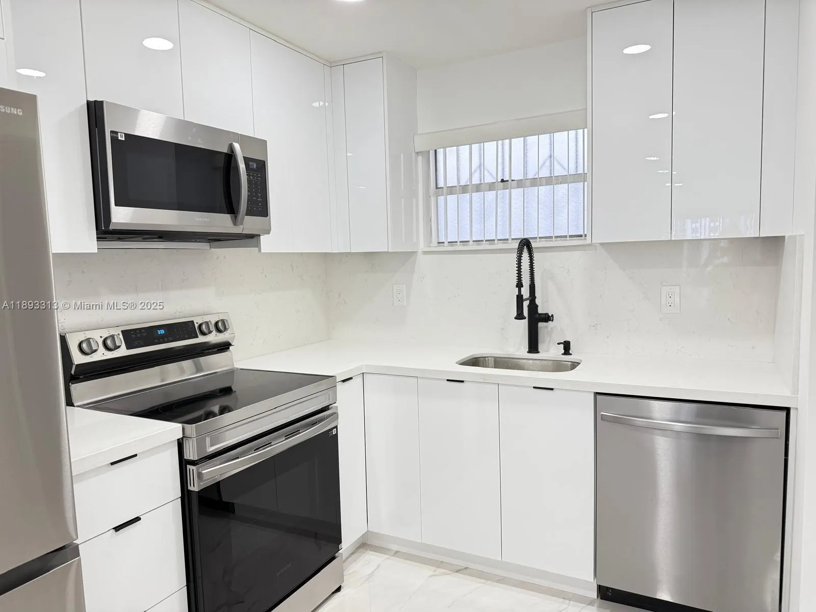 7101 Byron Ave, #504