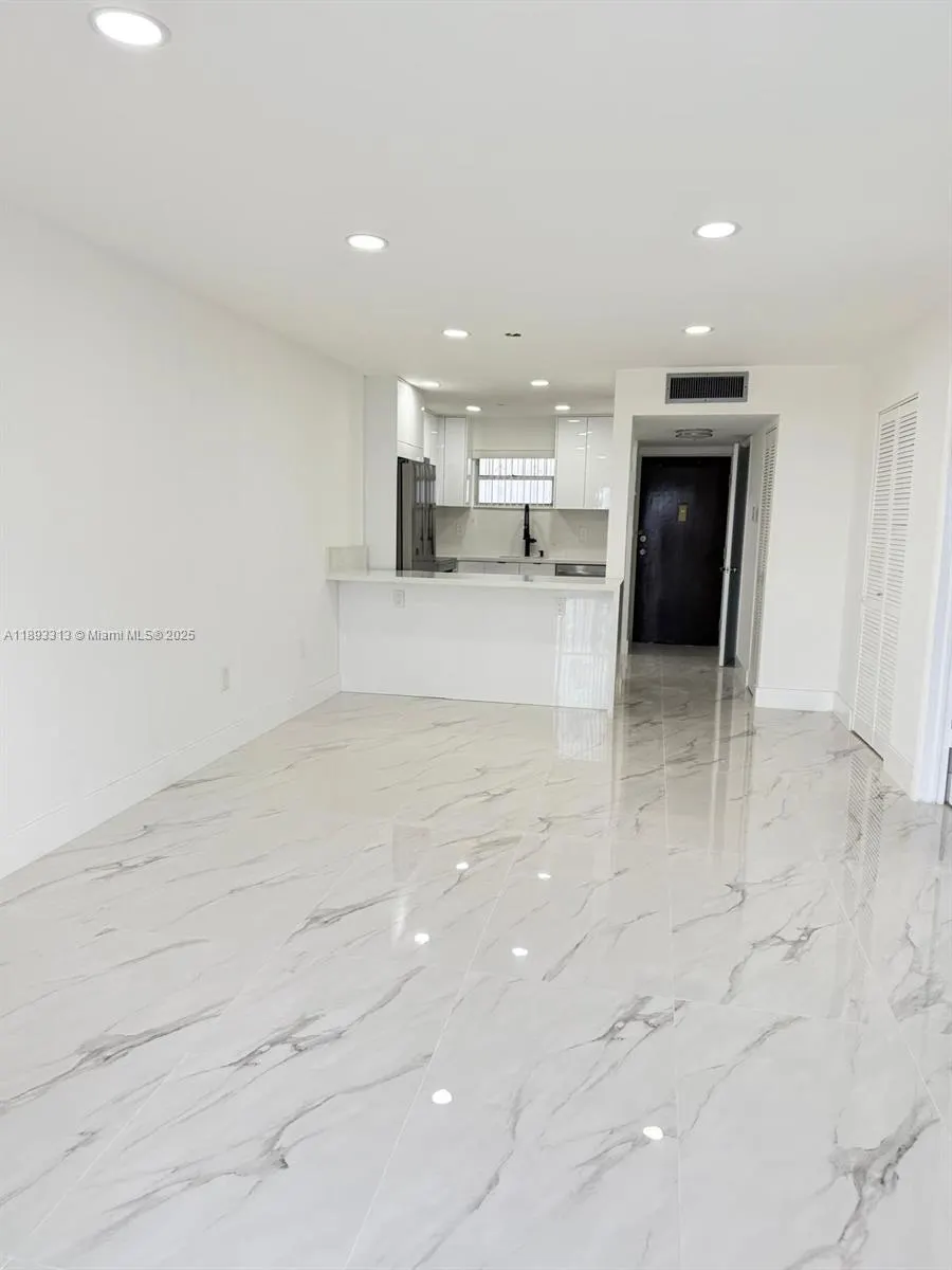7101 Byron Ave, #504