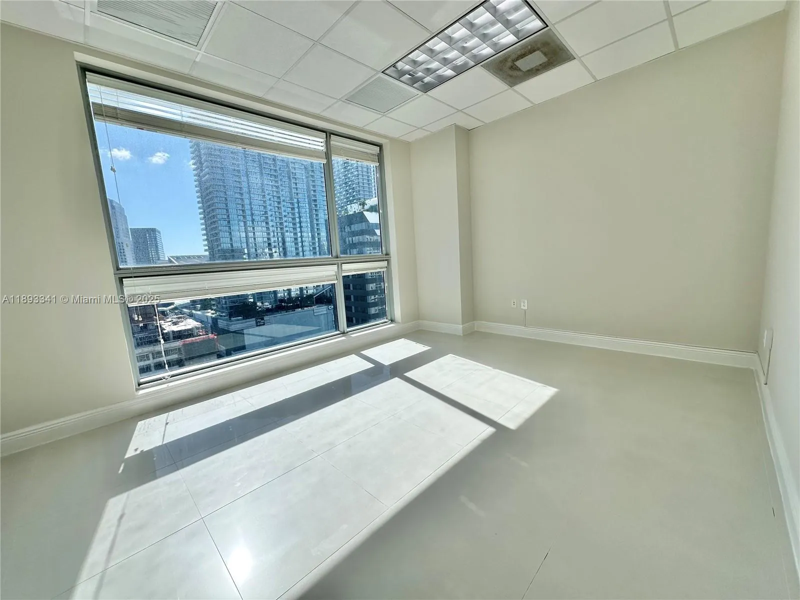 175 SW 7th St, #1806/1807