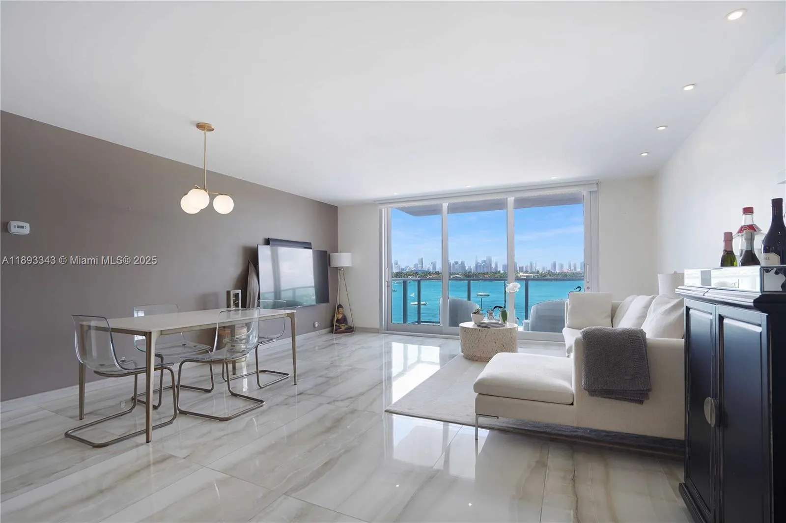 1000 West Ave, #417
