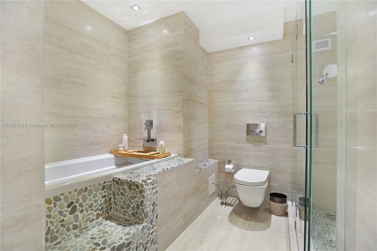 1000 West Ave, #417