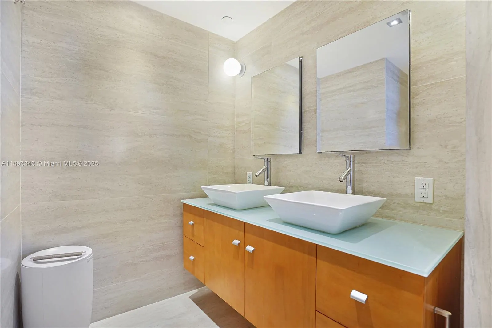 1000 West Ave, #417