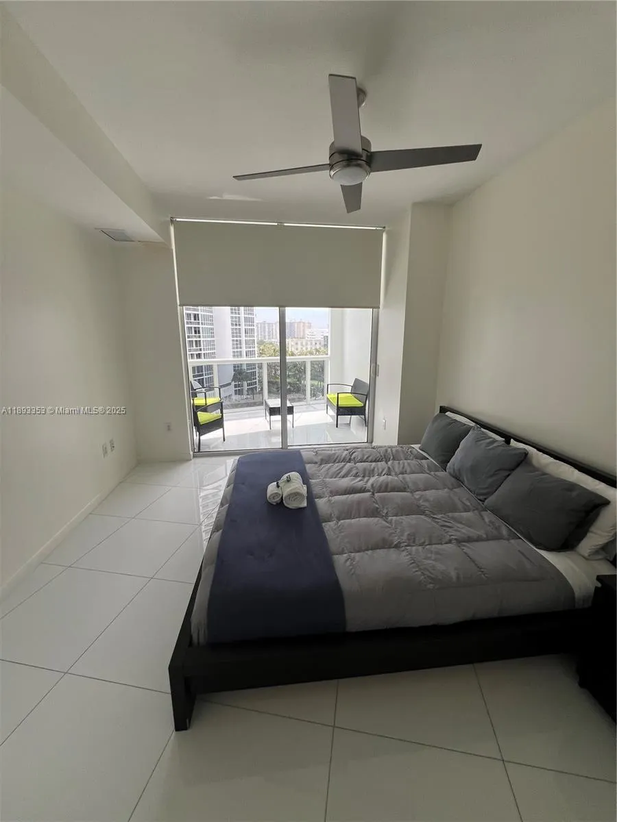 18201 Collins Ave, #908