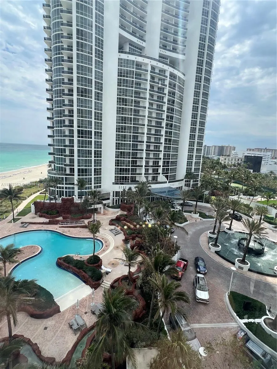 18201 Collins Ave, #908