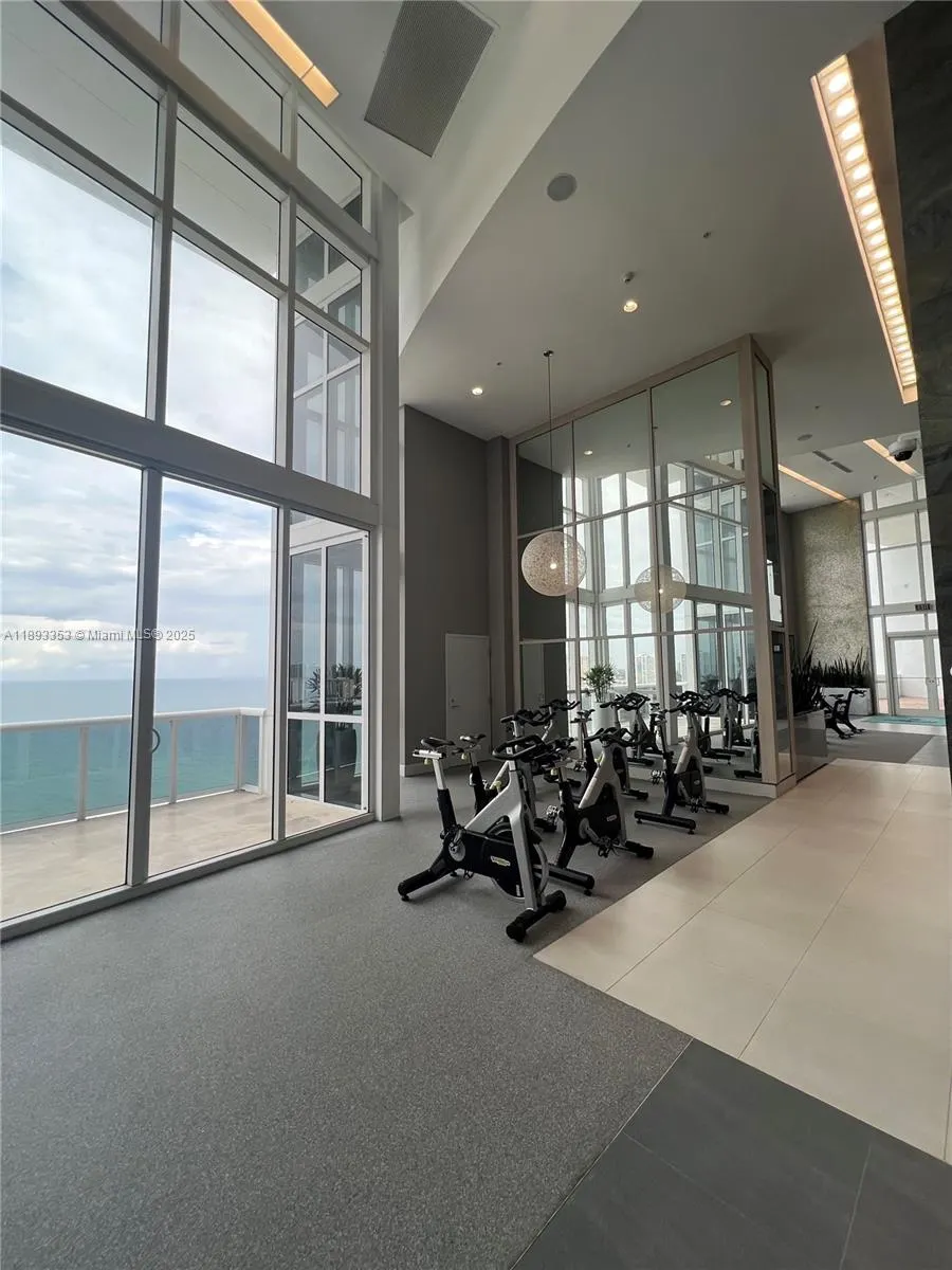 18201 Collins Ave, #908