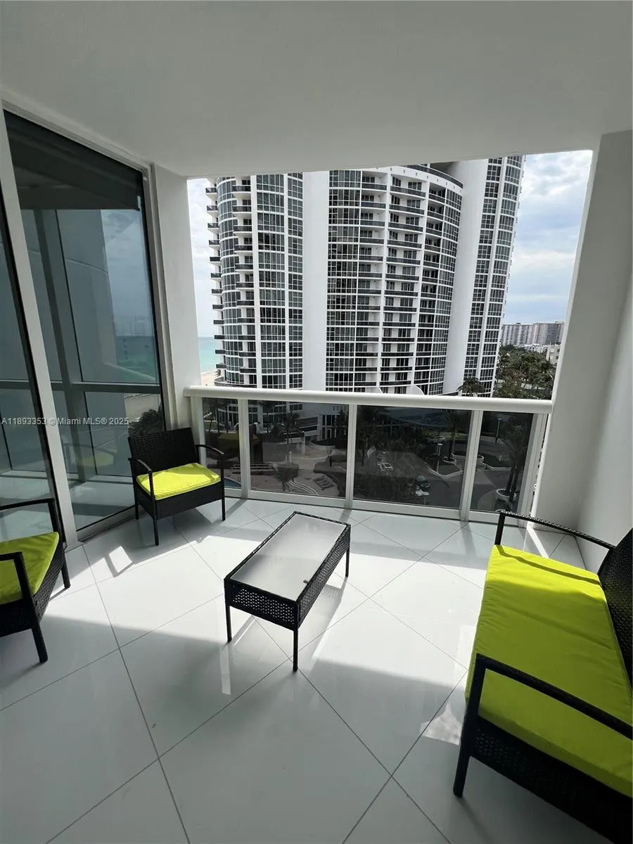 18201 Collins Ave, #908