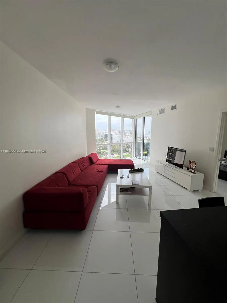 18201 Collins Ave, #908