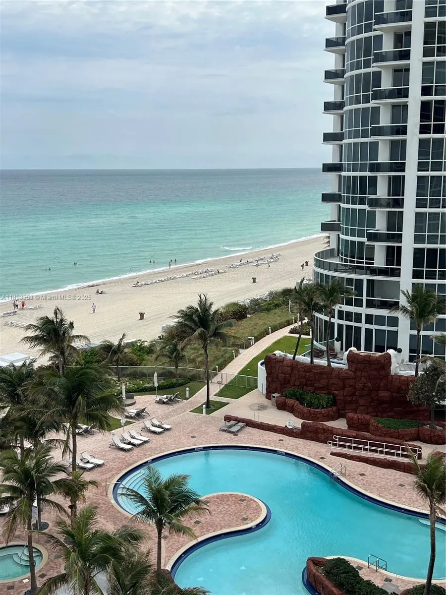 18201 Collins Ave, #908