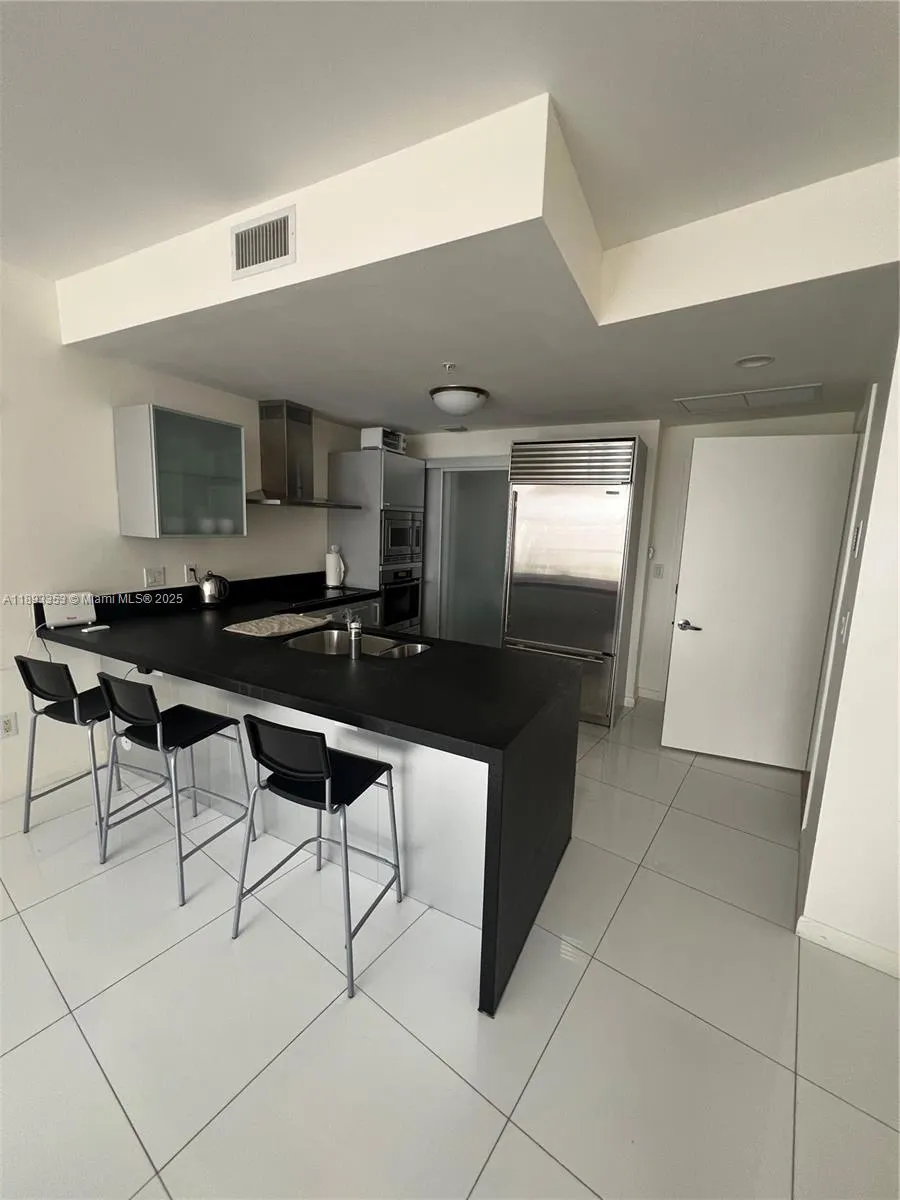 18201 Collins Ave, #908