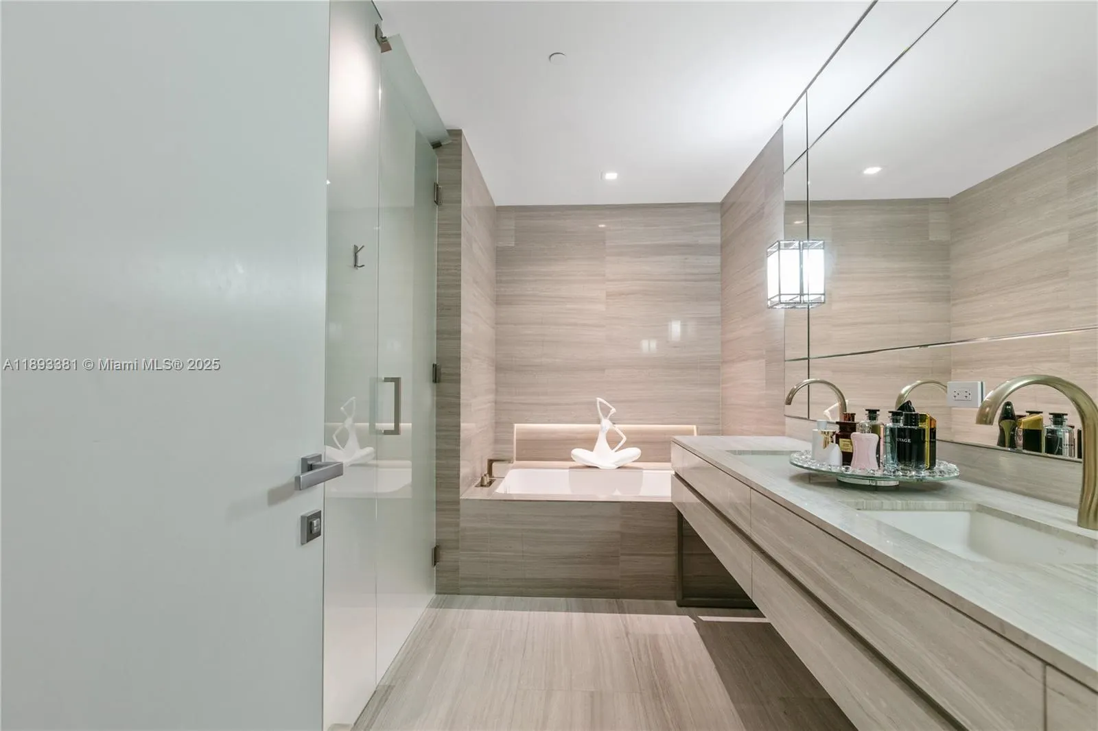 18975 Collins Ave, #3402