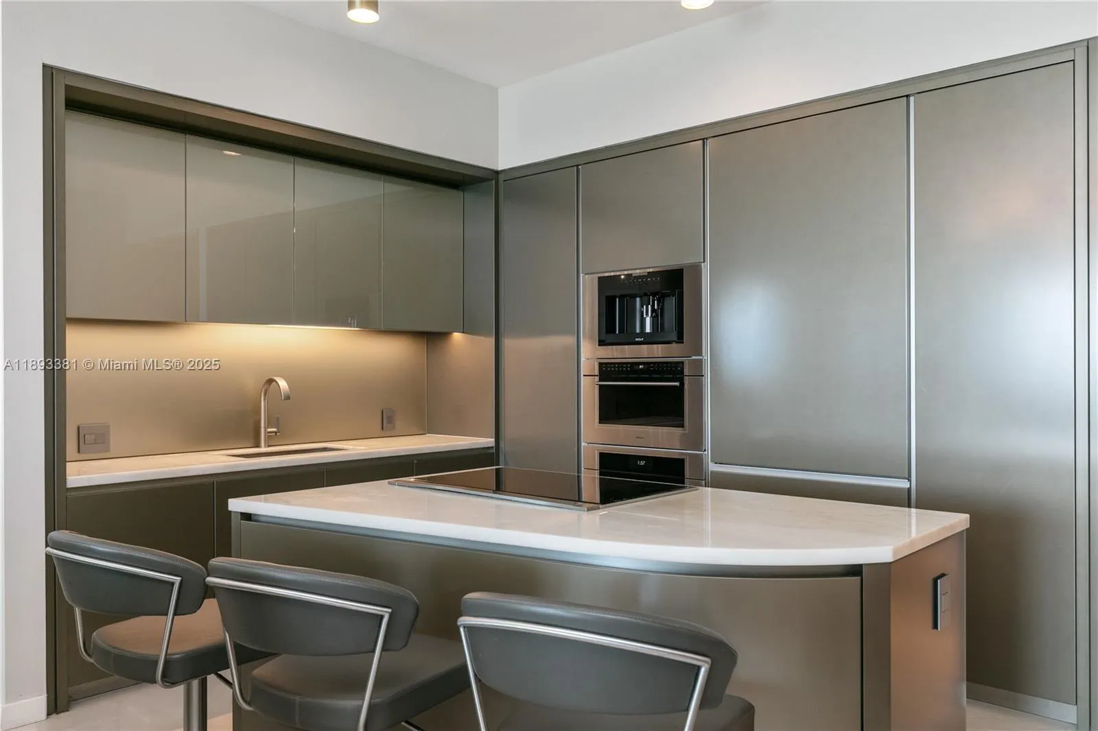 18975 Collins Ave, #3402