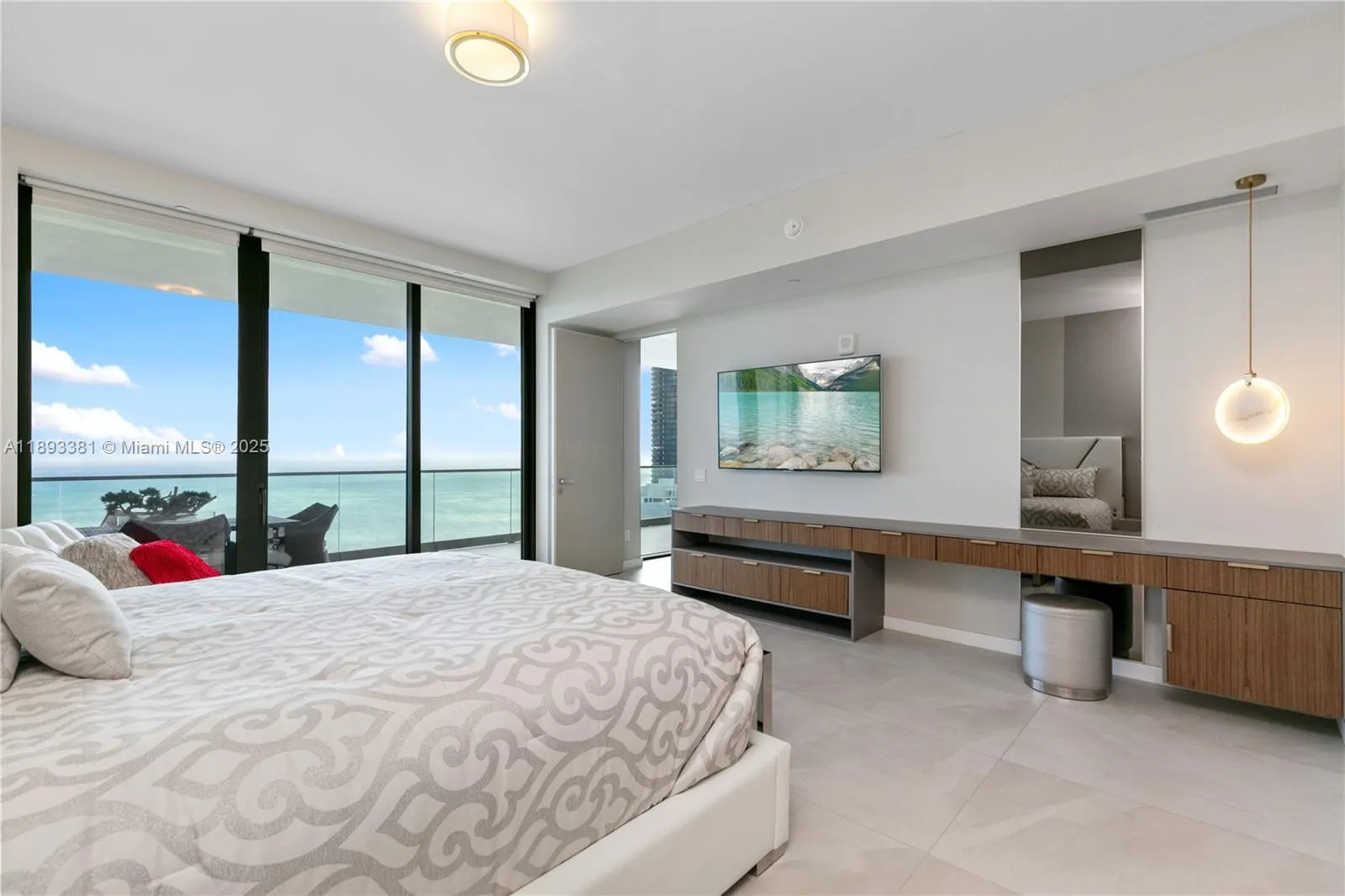 18975 Collins Ave, #3402