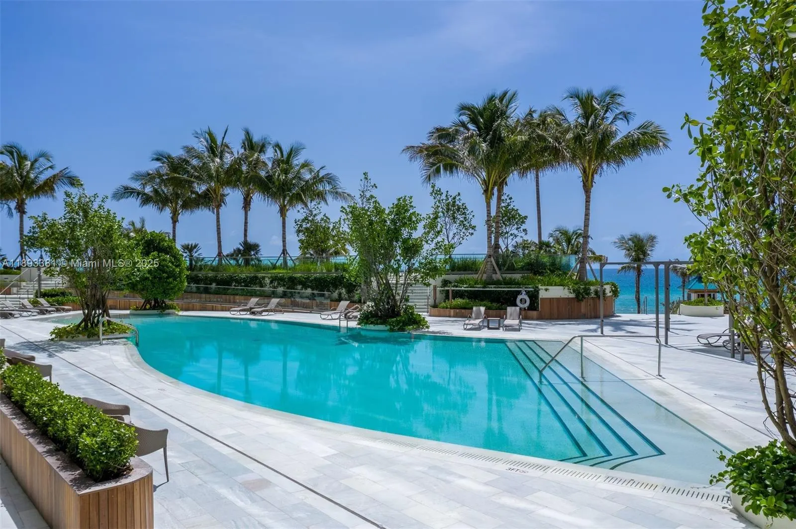 18975 Collins Ave, #3402