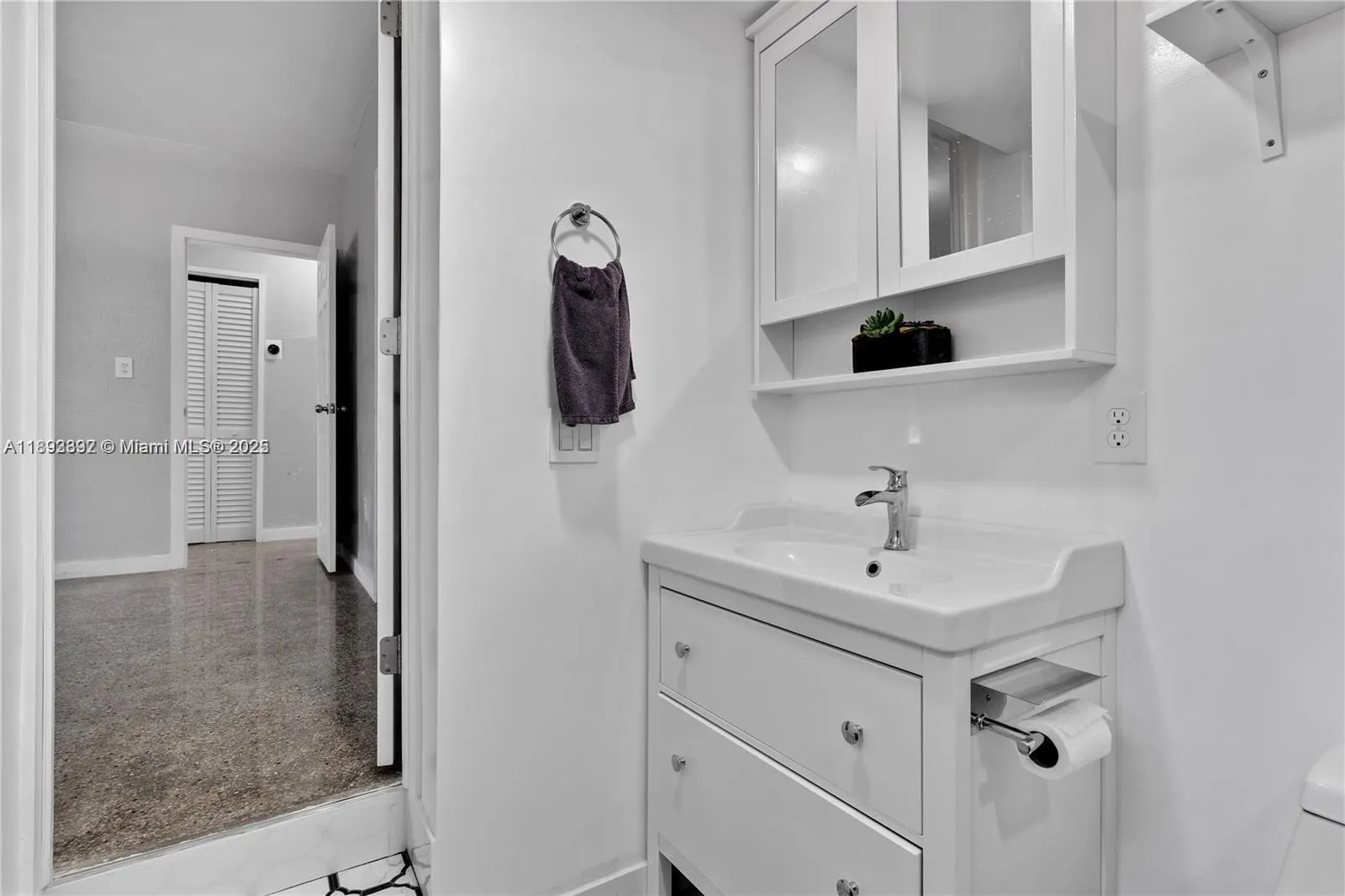 174 NE 211, #1