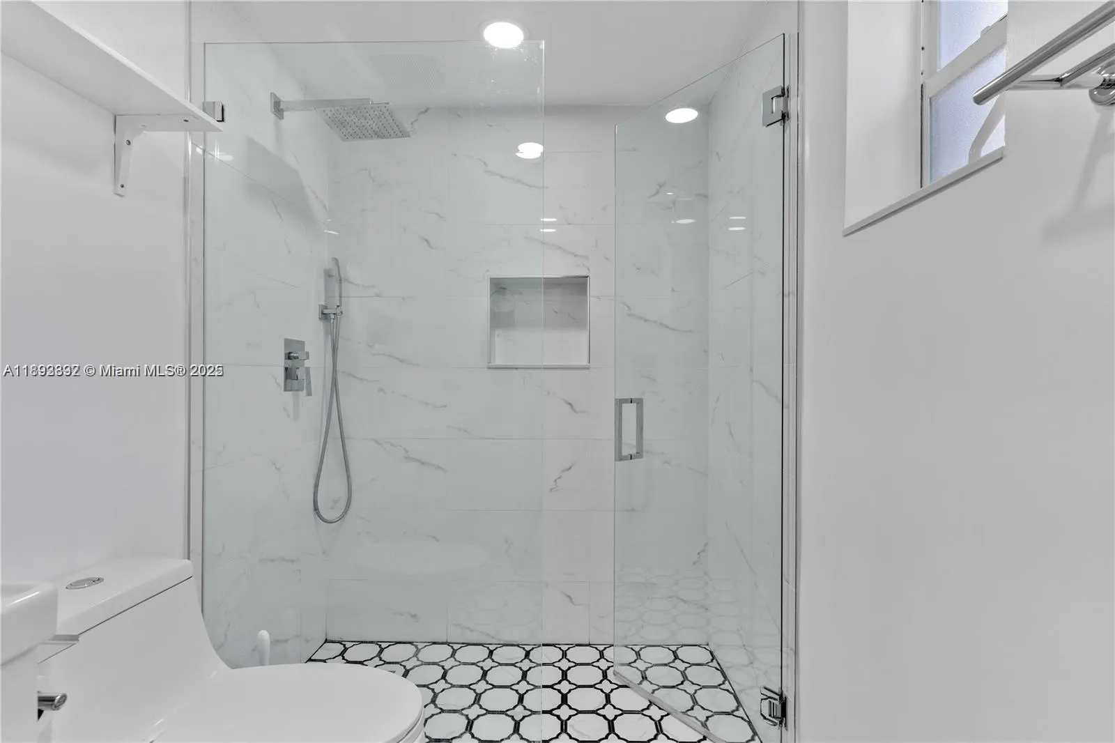174 NE 211, #1