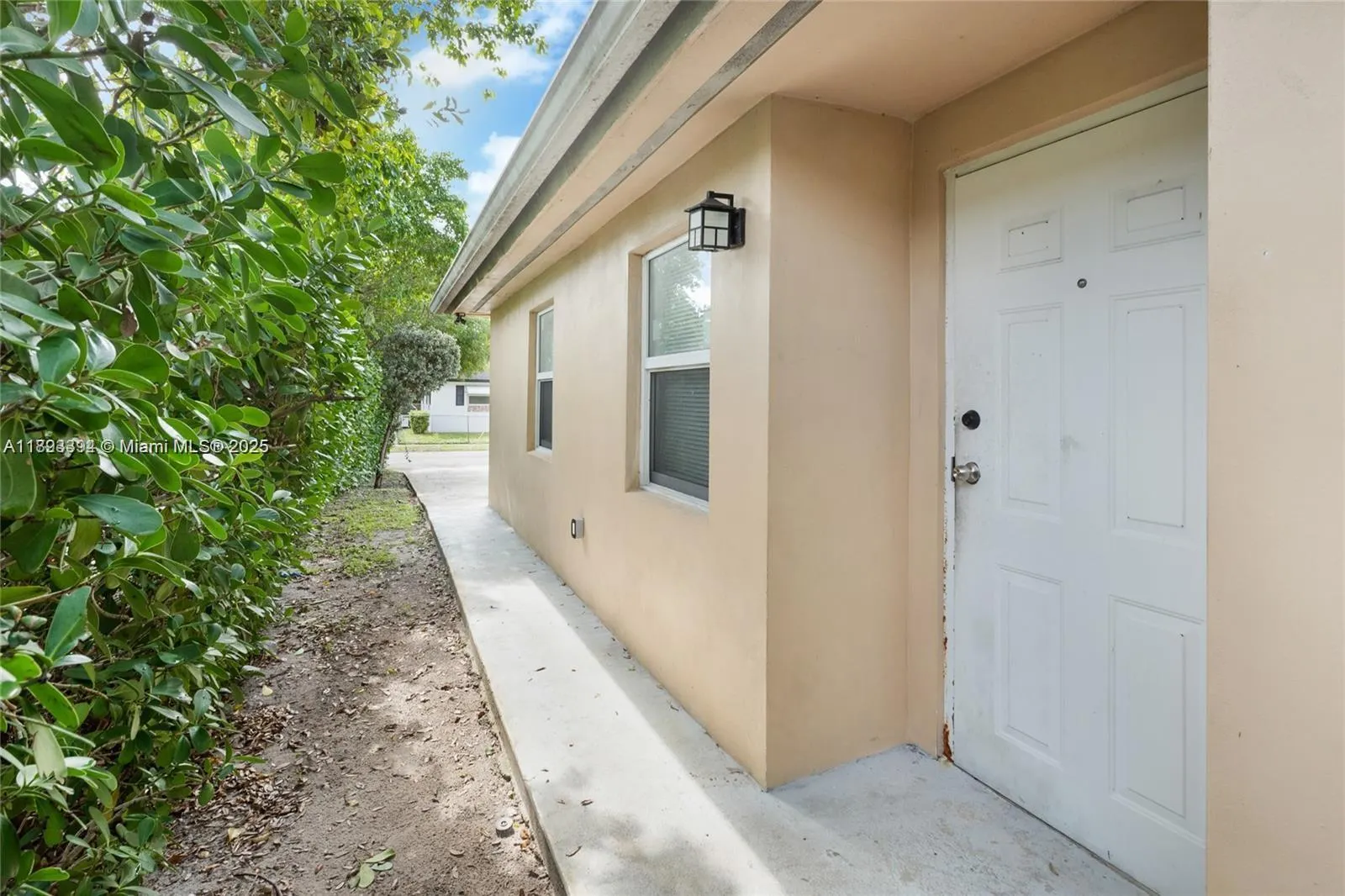 219 NW 7th Ct