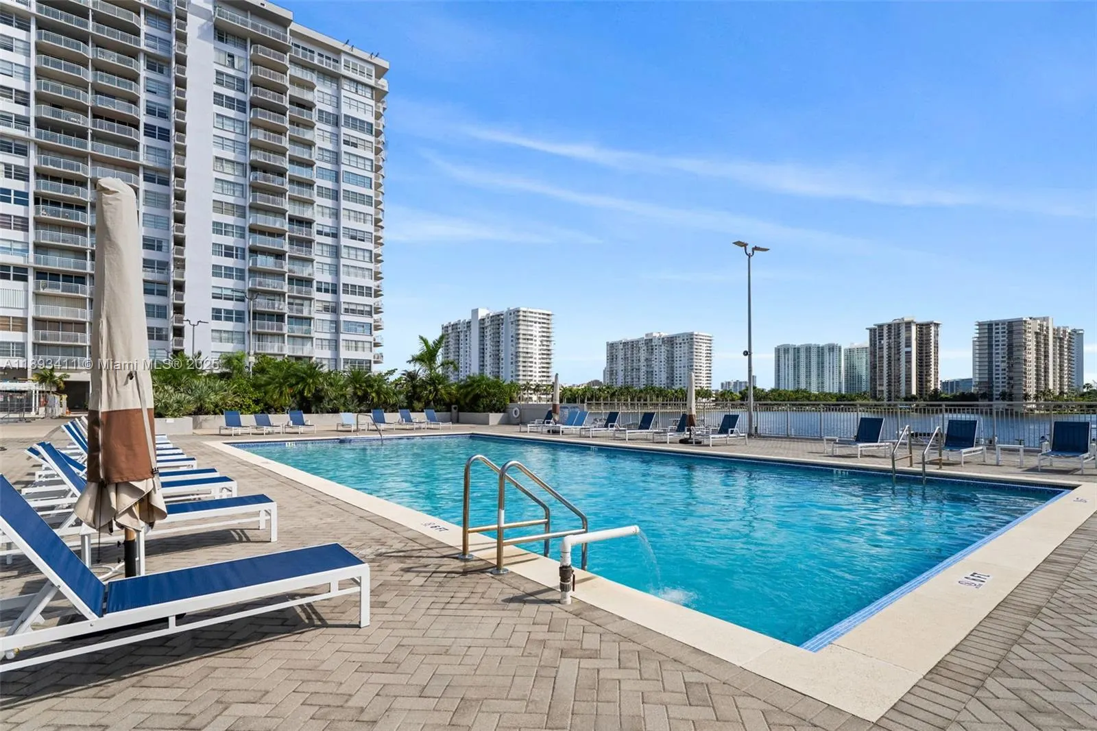 18011 Biscayne Blvd, #902