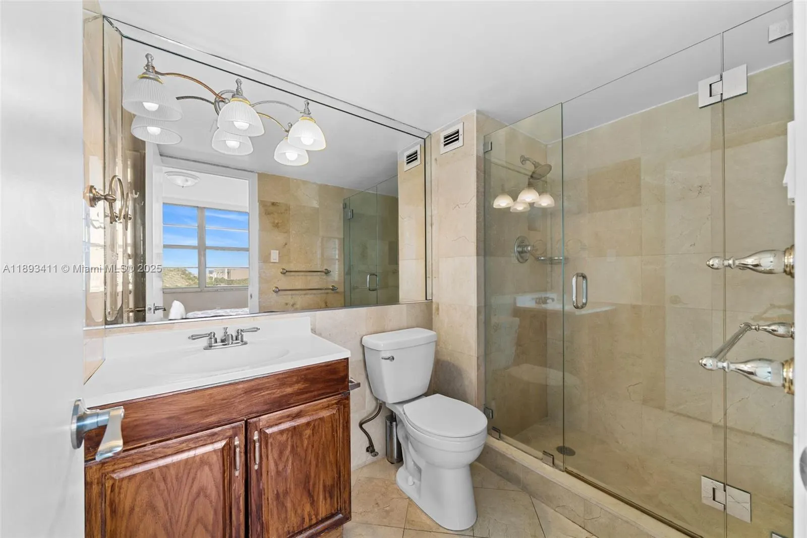 18011 Biscayne Blvd, #902