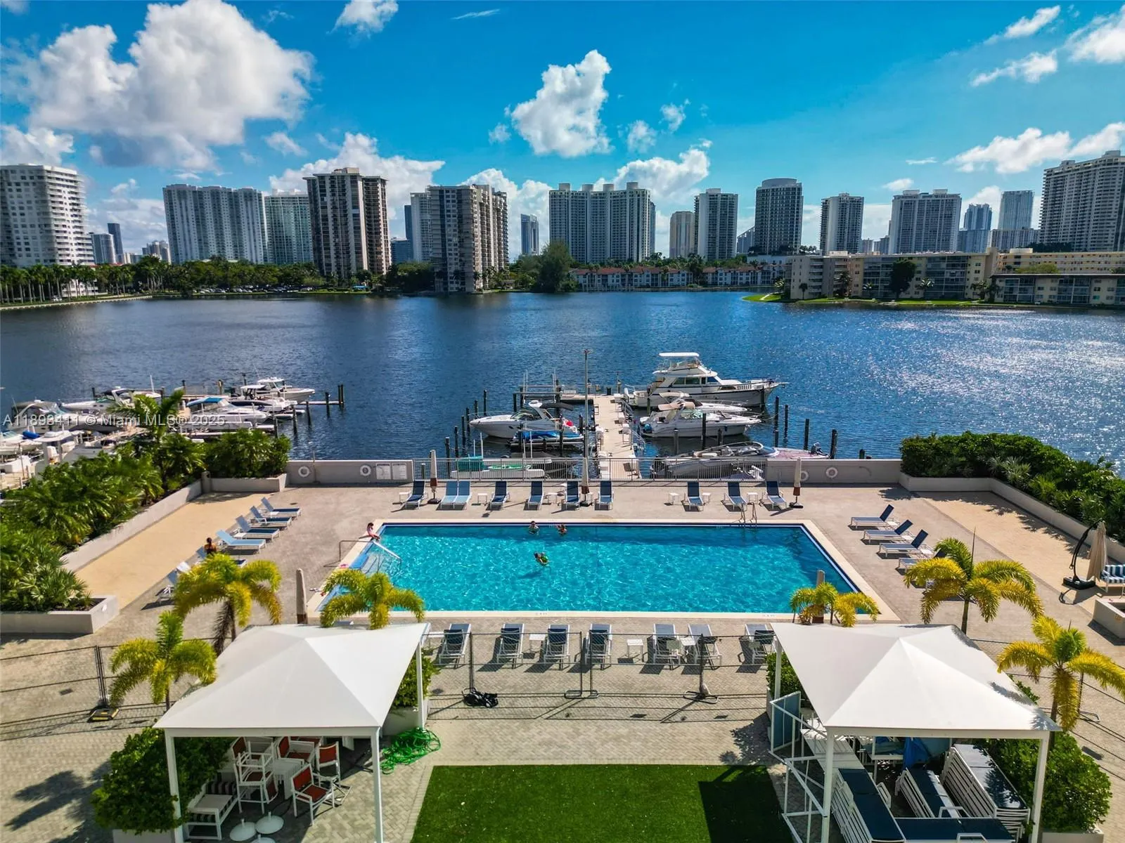18011 Biscayne Blvd, #902