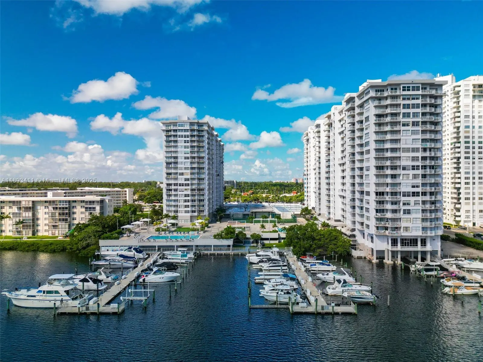 18011 Biscayne Blvd, #902