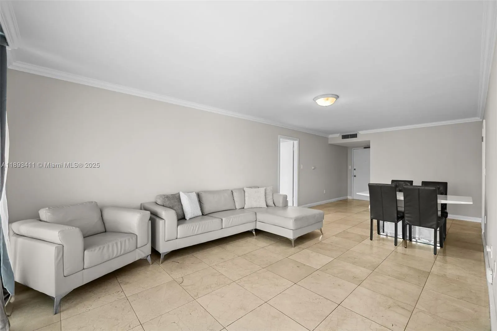 18011 Biscayne Blvd, #902