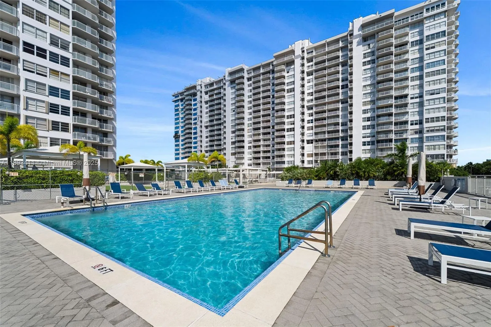 18011 Biscayne Blvd, #902