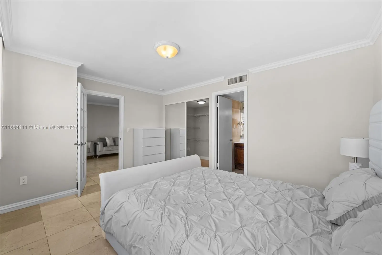 18011 Biscayne Blvd, #902