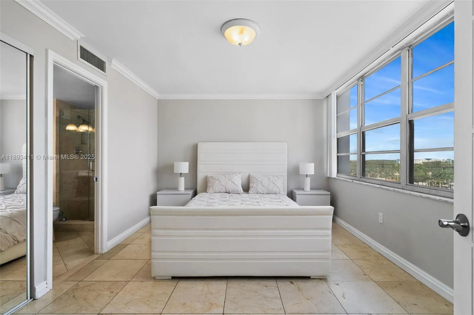 18011 Biscayne Blvd, #902