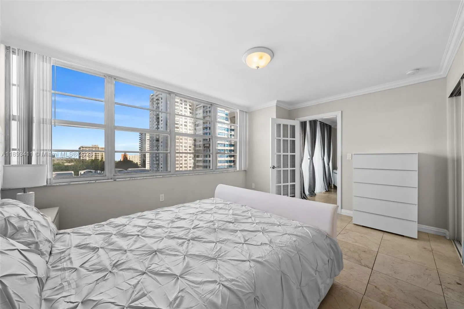 18011 Biscayne Blvd, #902