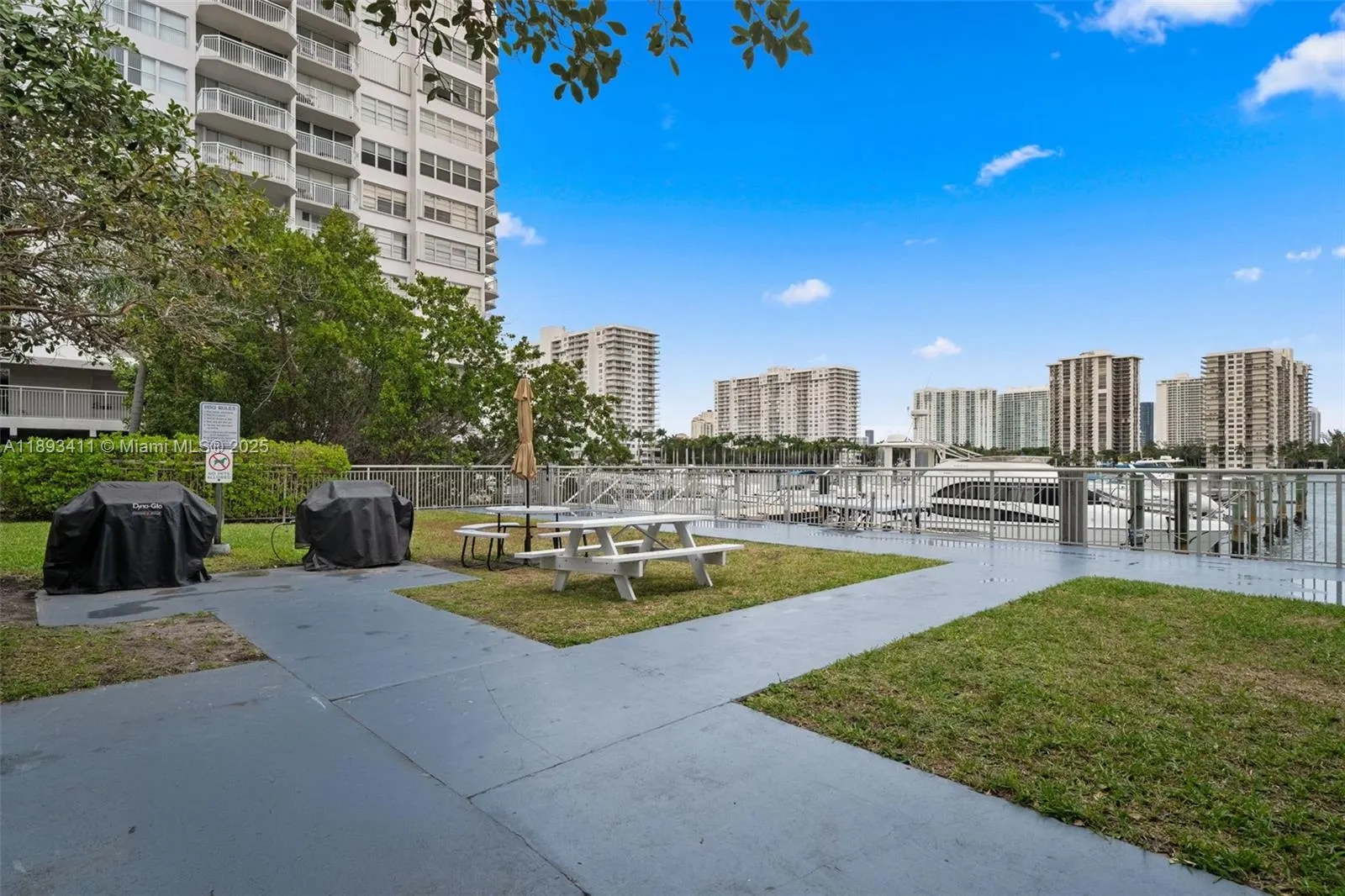 18011 Biscayne Blvd, #902