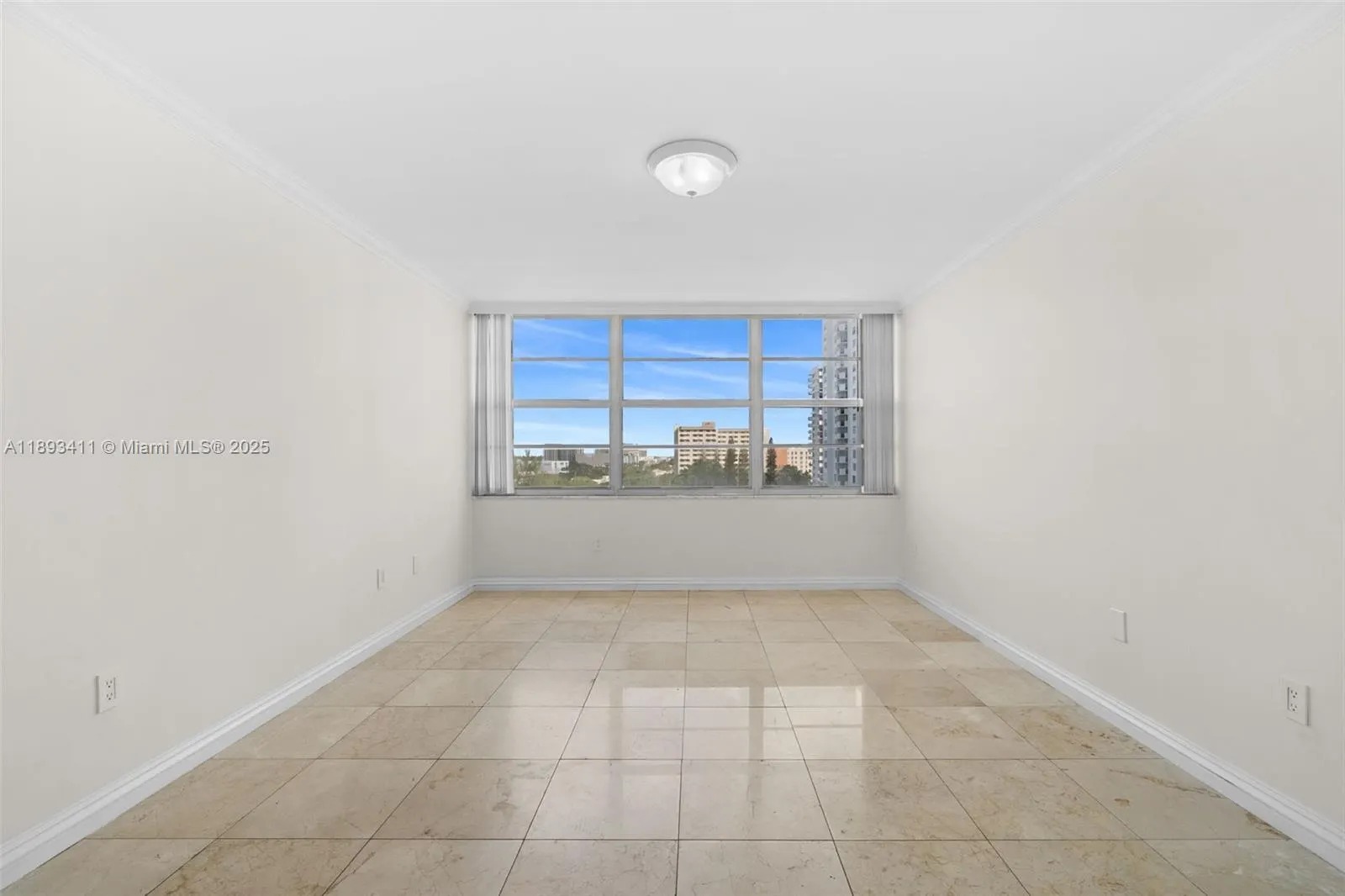 18011 Biscayne Blvd, #902