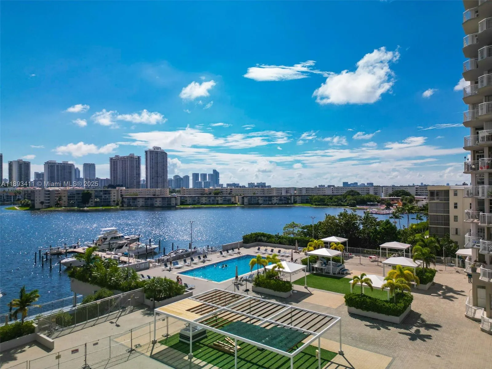 18011 Biscayne Blvd, #902