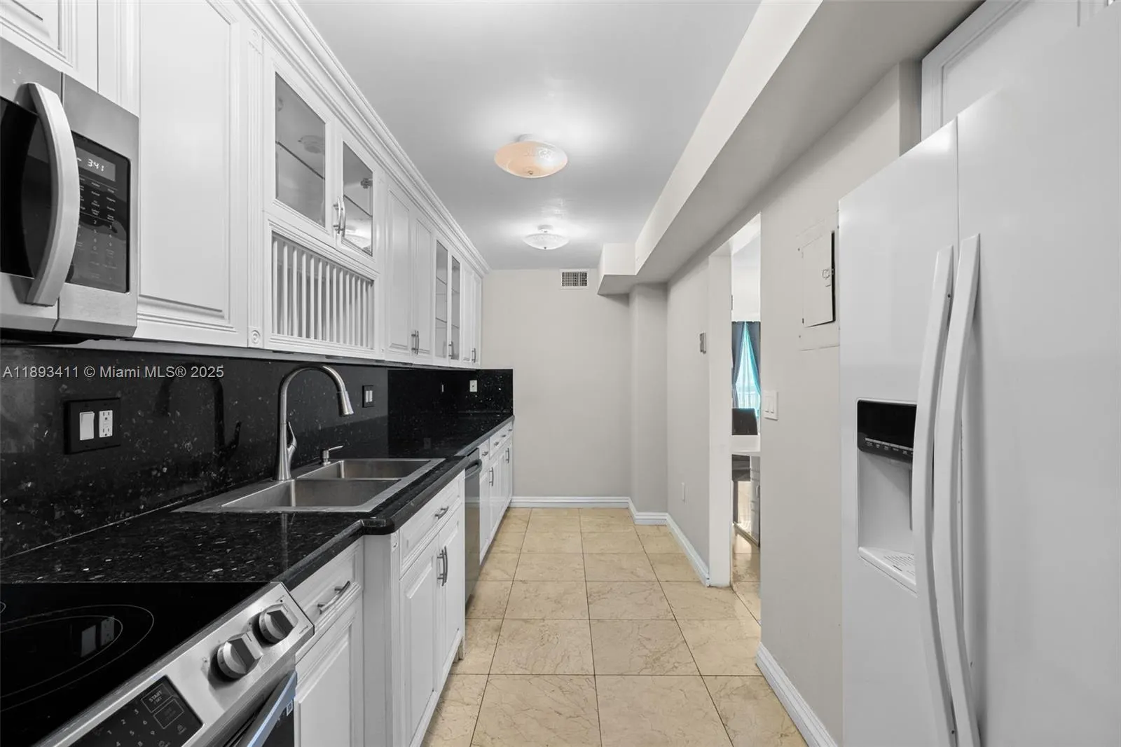 18011 Biscayne Blvd, #902