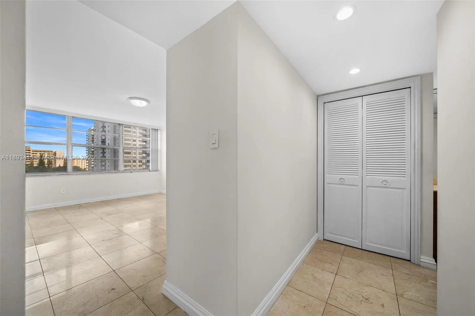 18011 Biscayne Blvd, #902