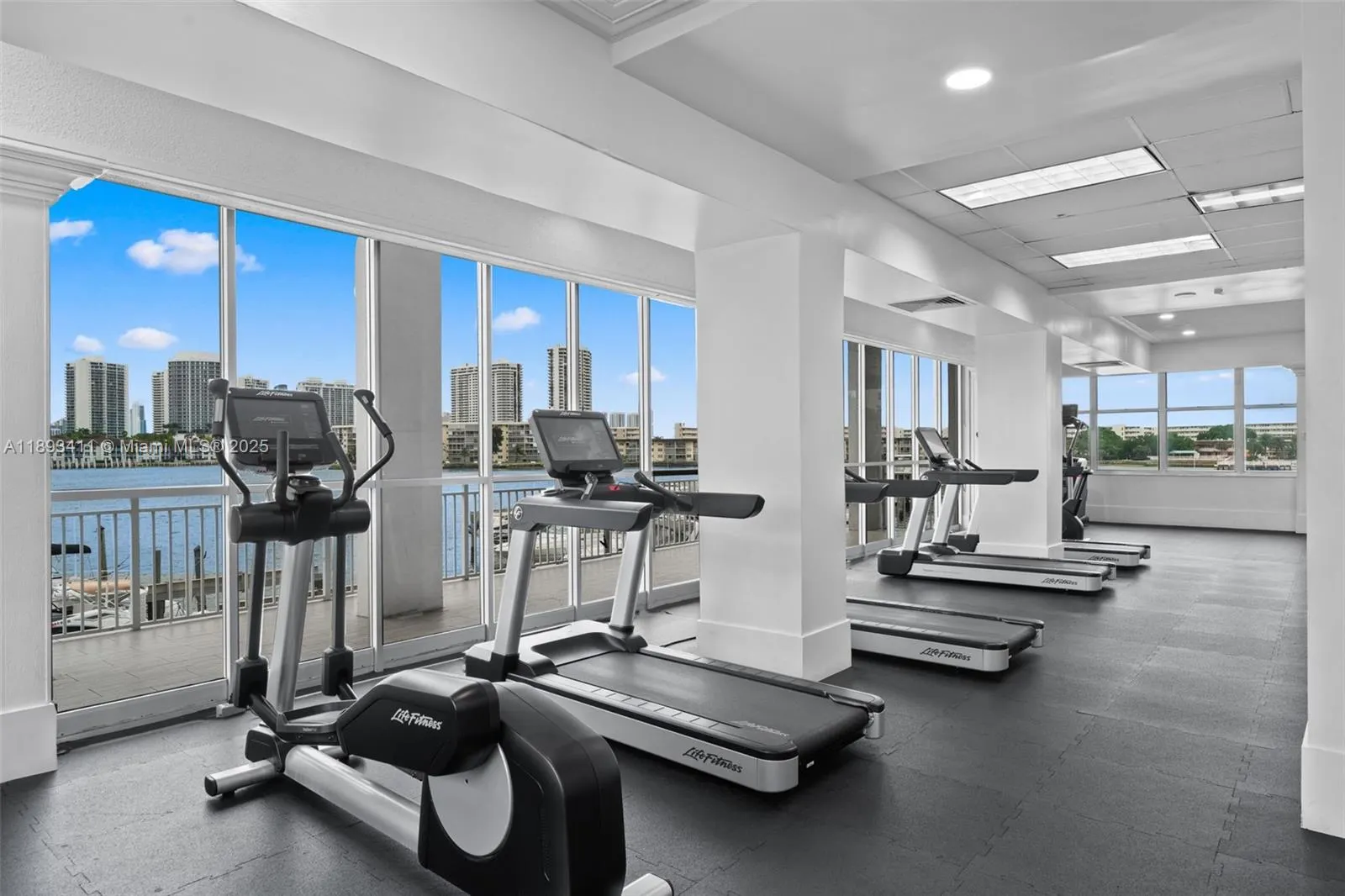 18011 Biscayne Blvd, #902